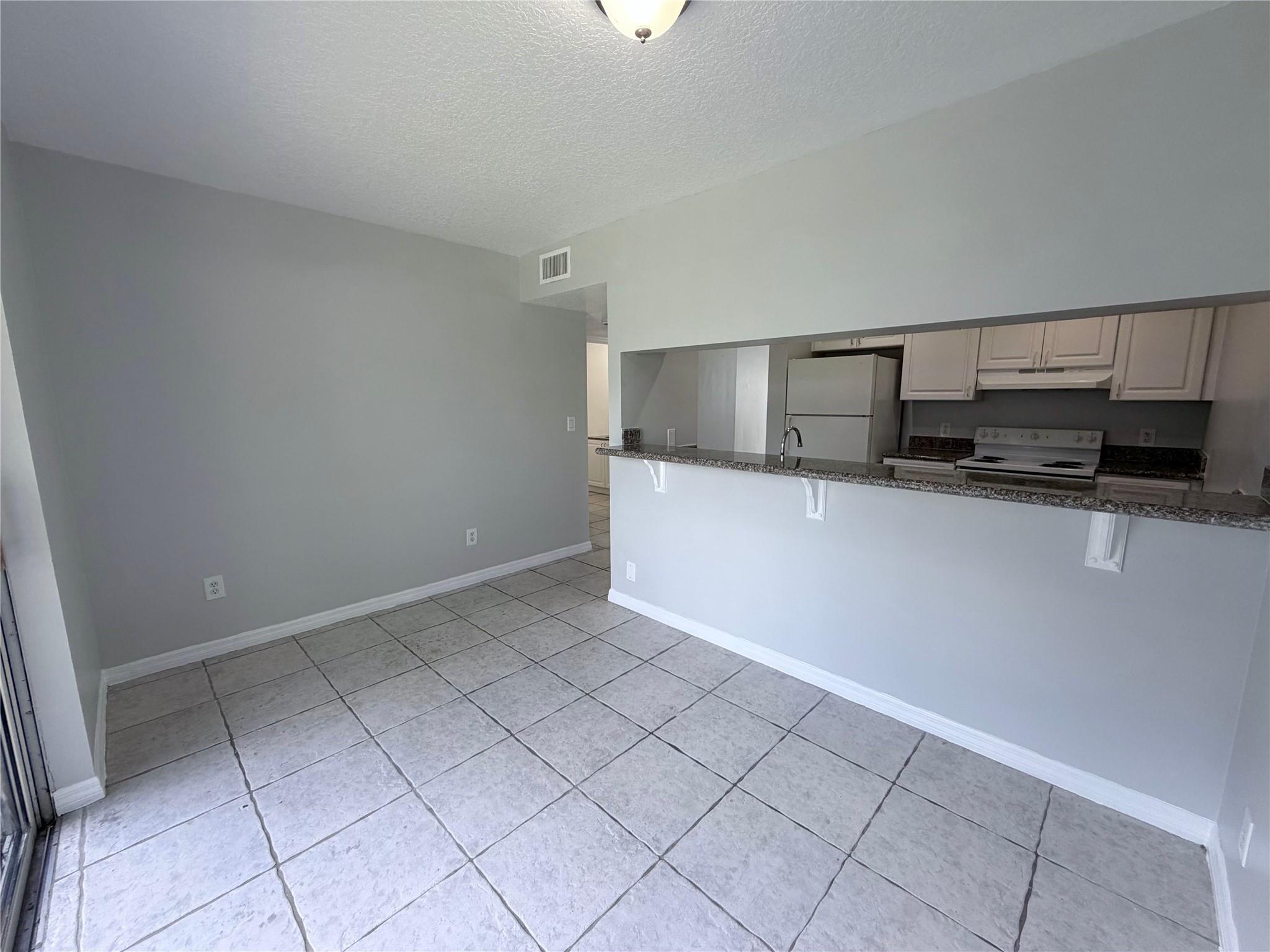 Waverly Place 2-19 D - Residential Lease