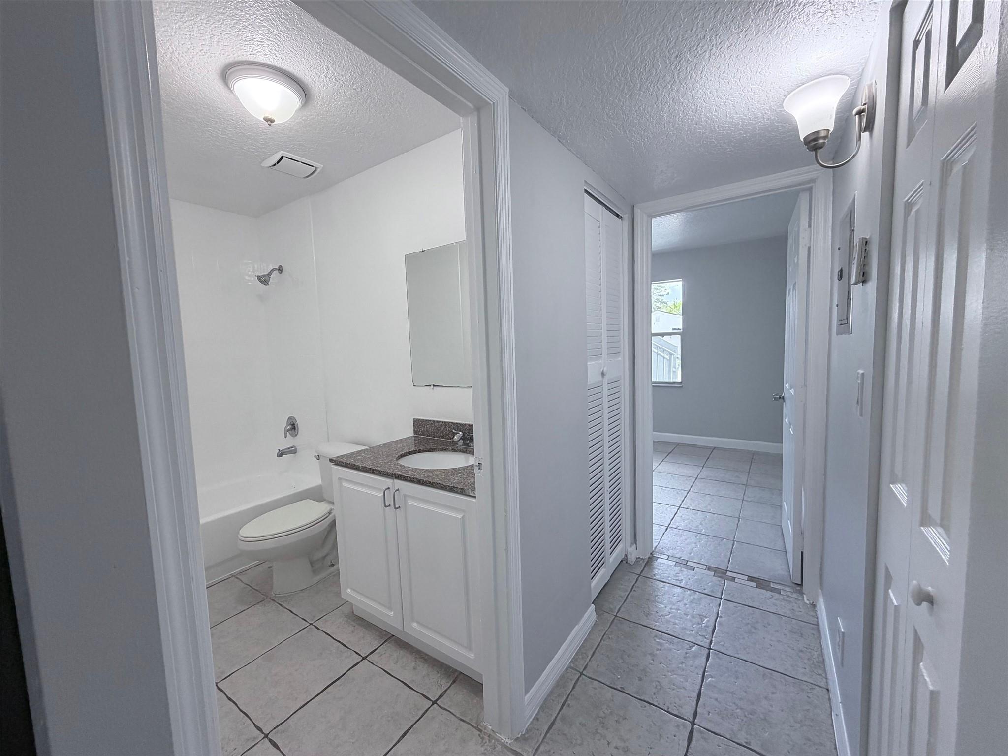 Waverly Place 2-19 D - Residential Lease