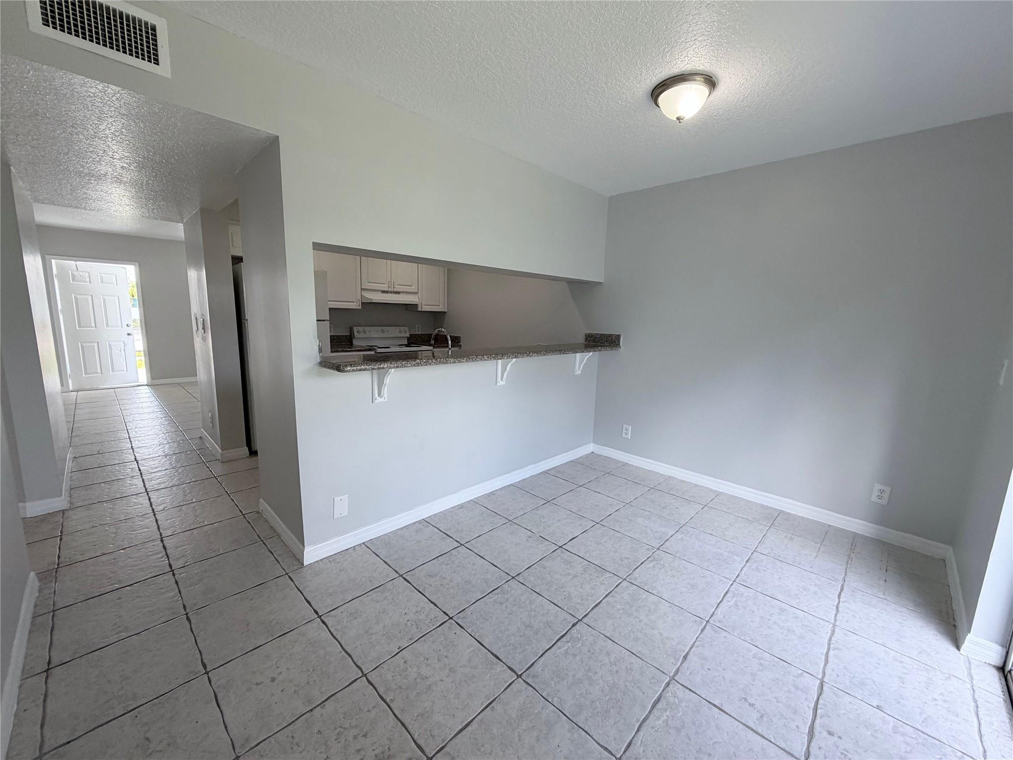 Waverly Place 2-19 D - Residential Lease