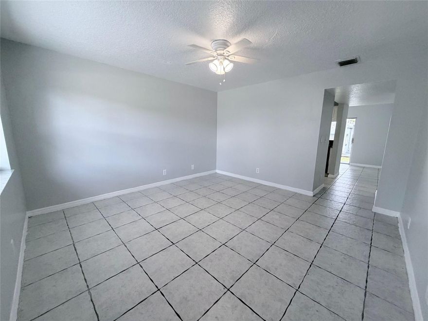 Welcome home to this bright 2-bedroom, 1-bath unit in the sought-after Sailboat Bend neighborhood. Enjoy the in-unit washer & dryer, and water included in your rent! You’ll love being just minutes from Downtown Fort Lauderdale, Las Olas Blvd, restaurants, and shops — all while living in a quiet, central location. Quick and easy application process with fast approval!