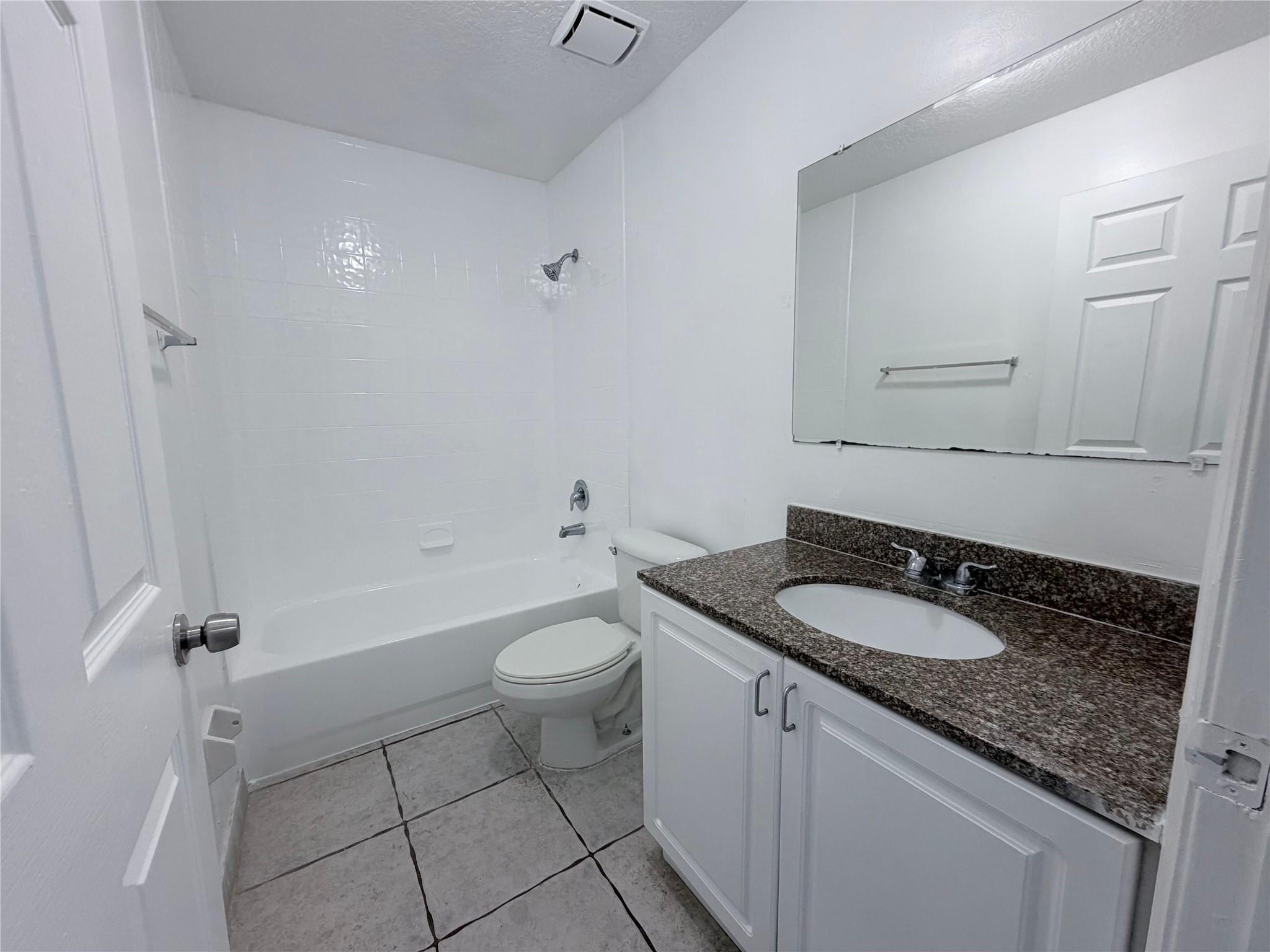 Waverly Place 2-19 D - Residential Lease