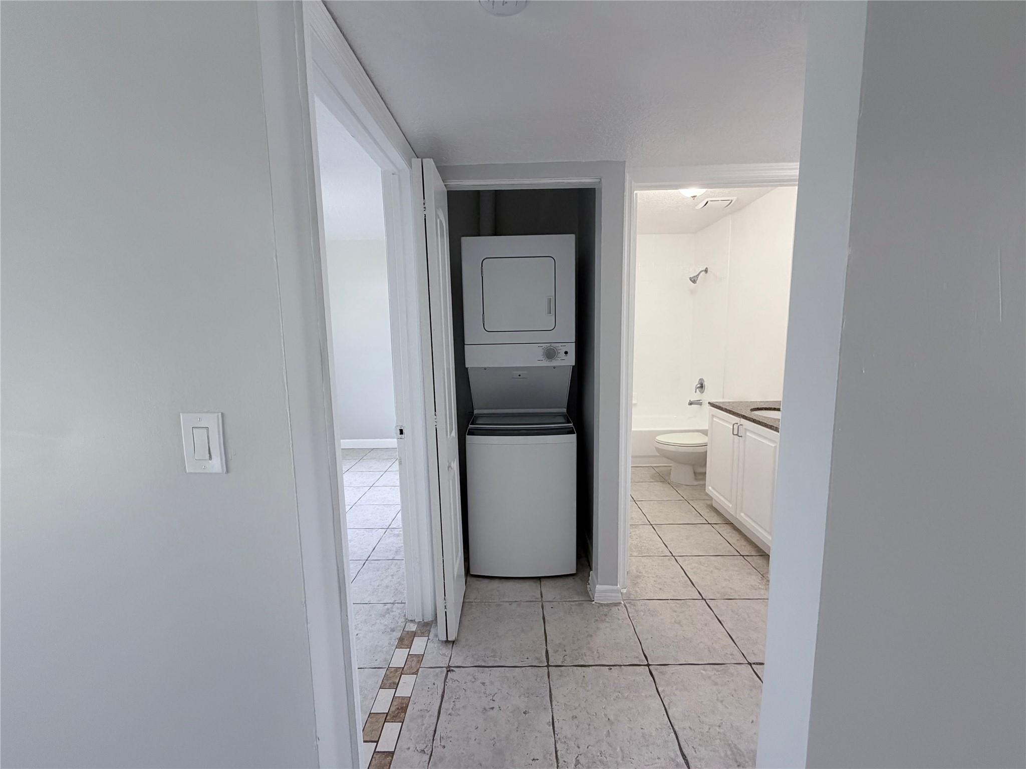 Waverly Place 2-19 D - Residential Lease