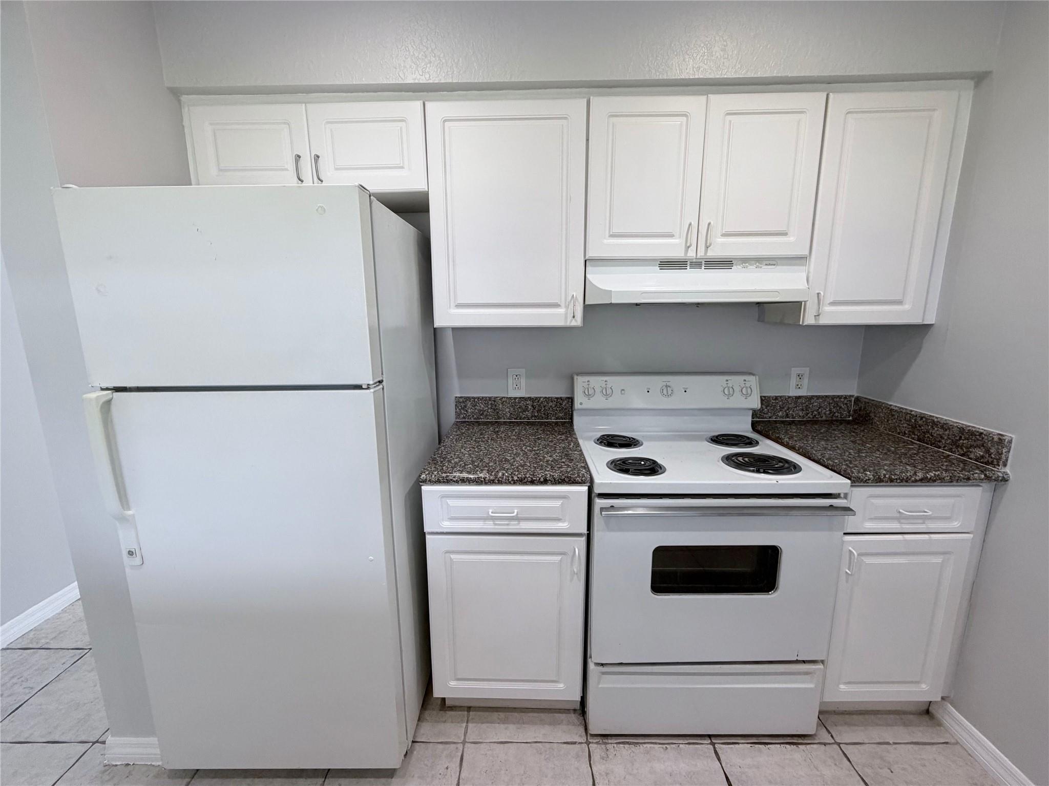 Waverly Place 2-19 D - Residential Lease