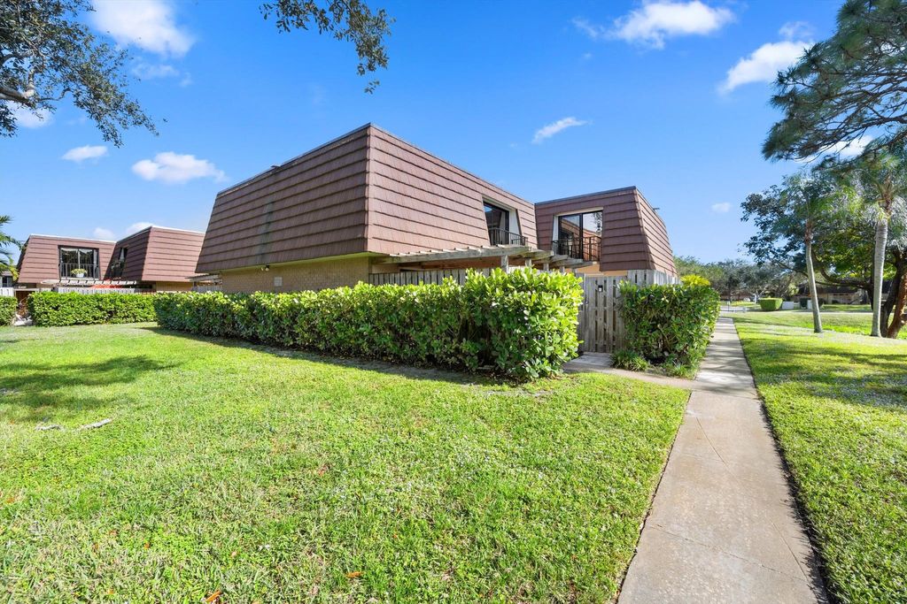 Photo of 1907 19th Lane, Palm Beach Gardens, FL 33418 (MLS # R11148737)