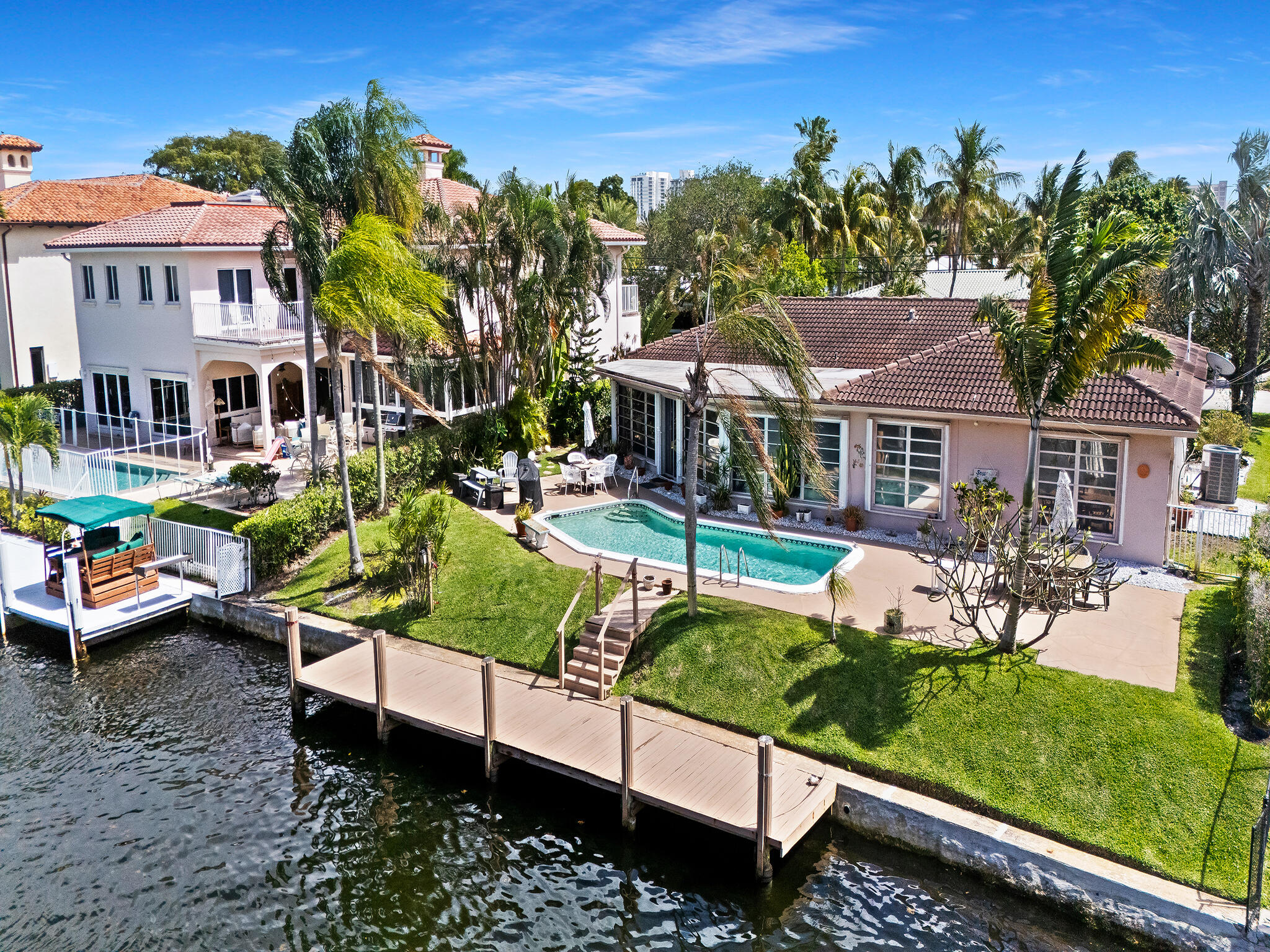 HILLSBORO HARBOR UNIT - Residential