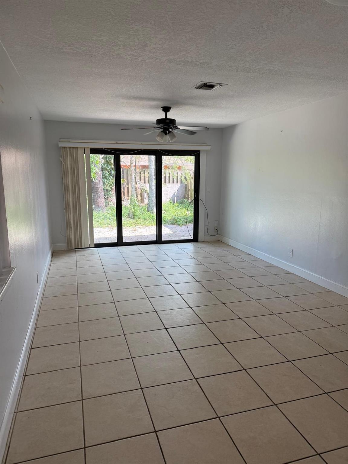 1216 Periwinkle Pl