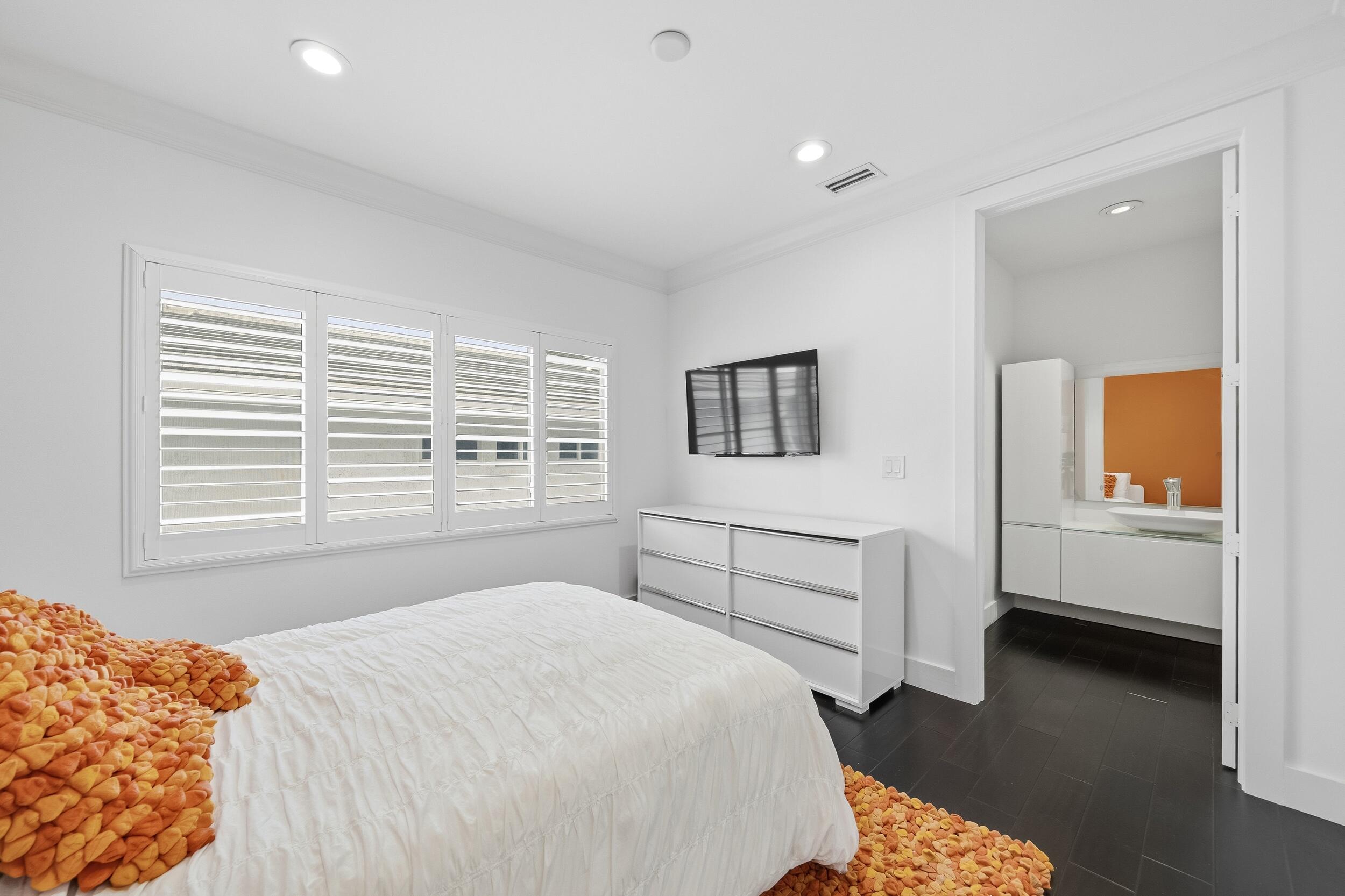 EASTERN SHORES - Residential