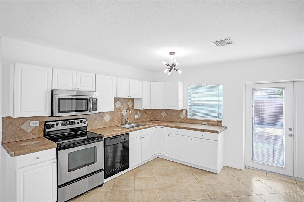 COLLIER ESTATES 2ND ADD - Residential Lease