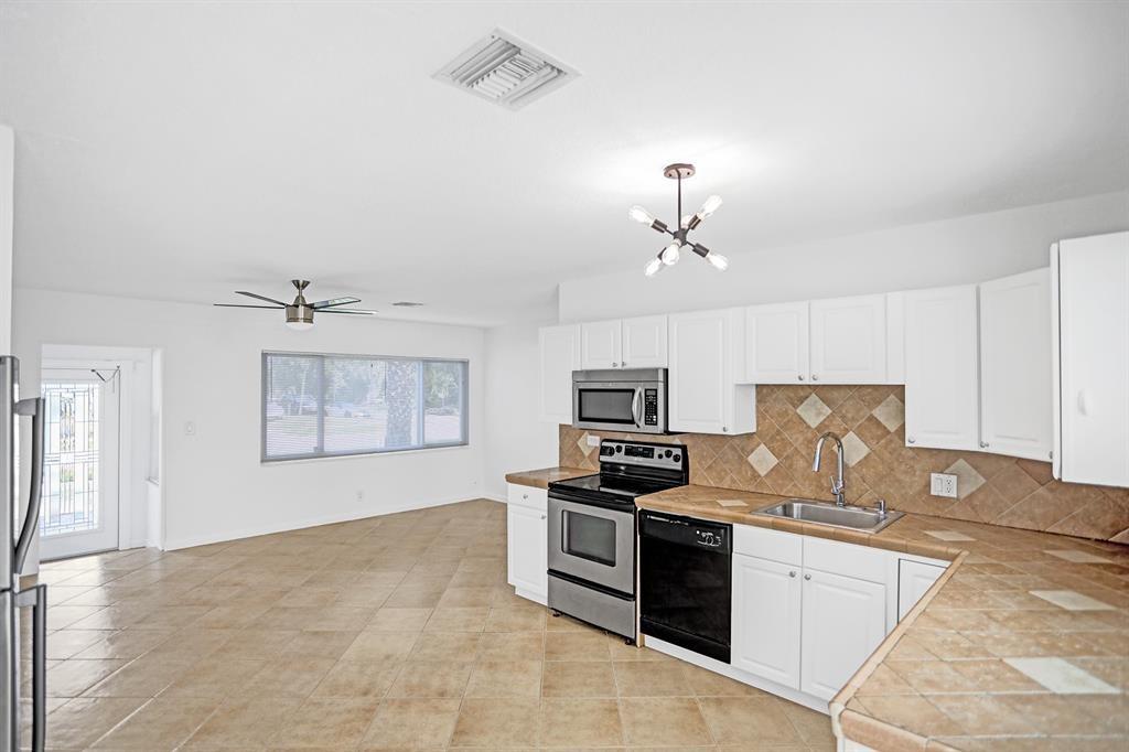 COLLIER ESTATES 2ND ADD - Residential Lease