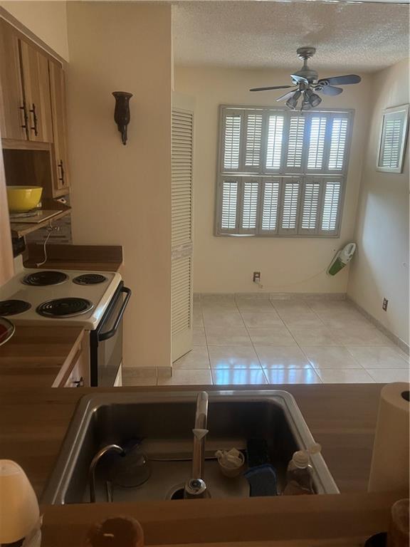 Palm Lakes Condo - Residential Lease