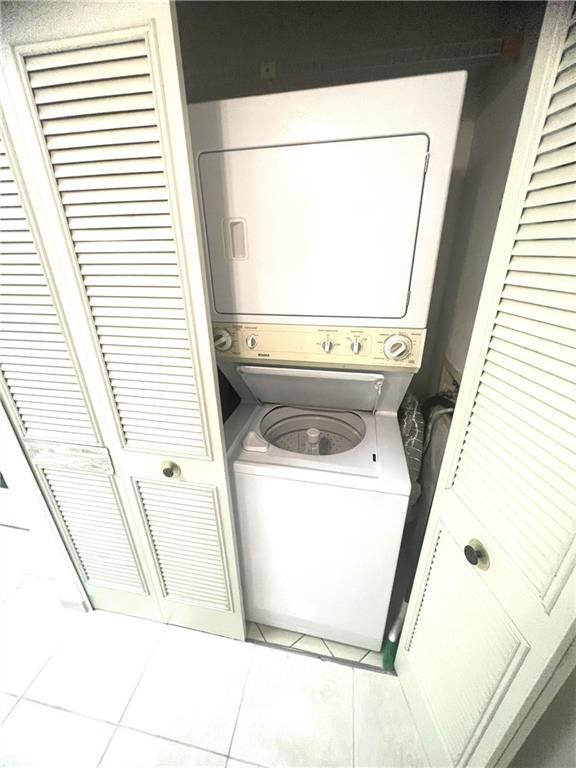 Palm Lakes Condo - Residential Lease