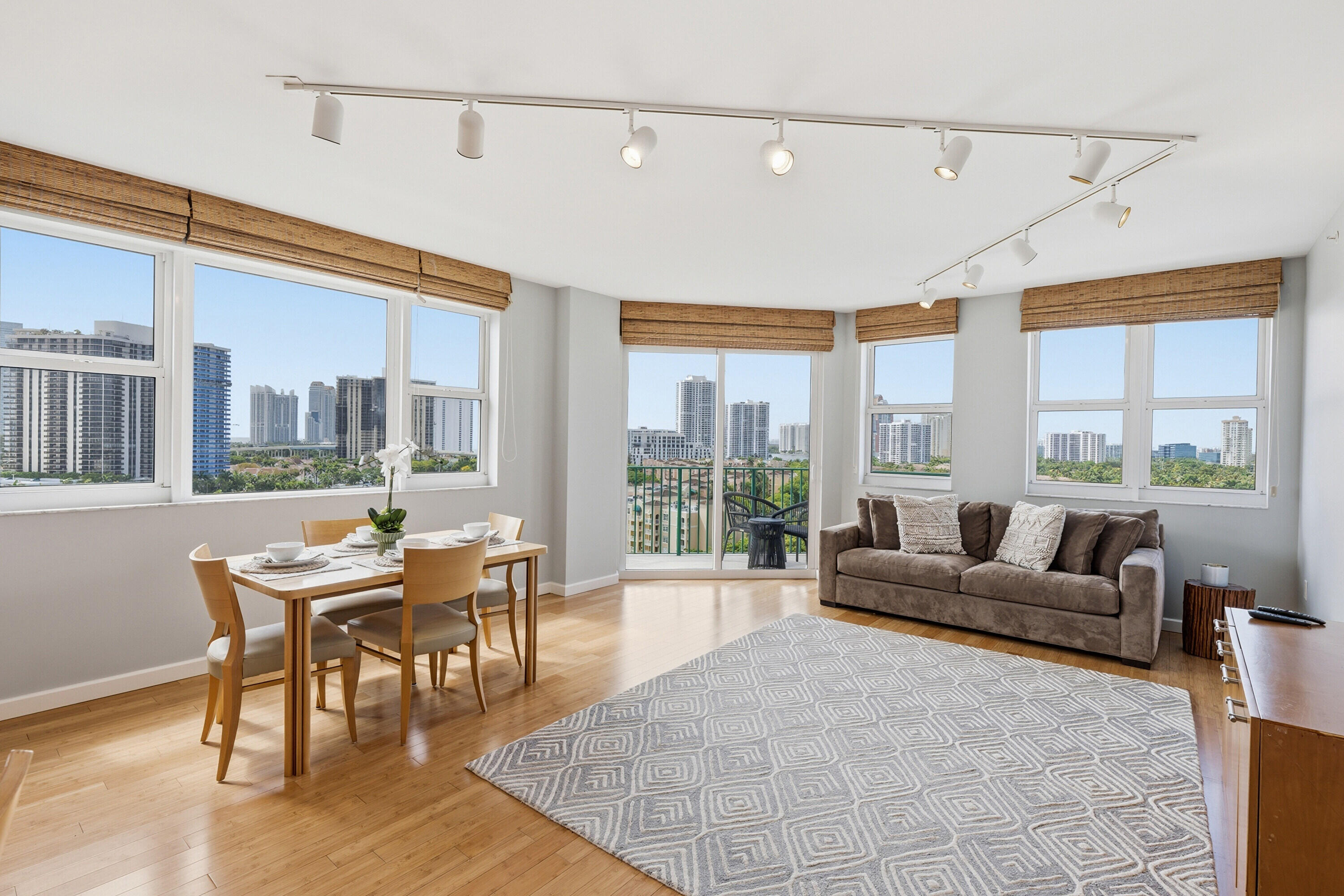 19900 E Country Club Drive 1101