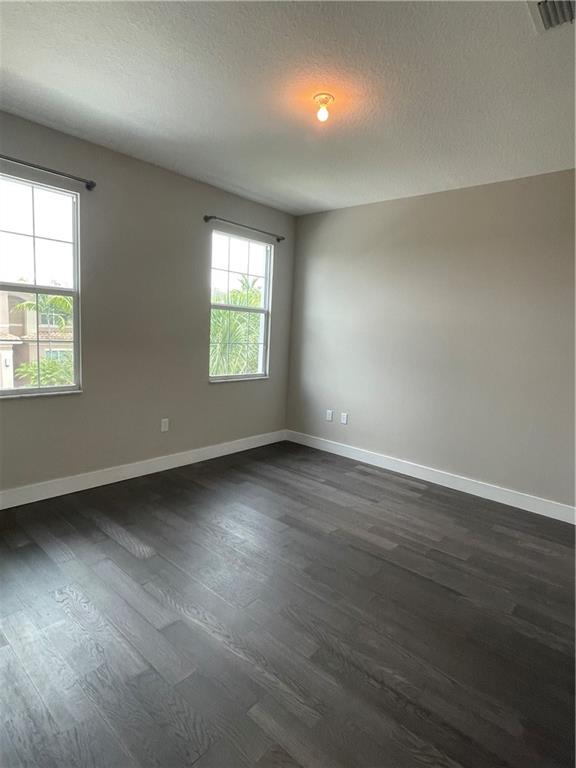 DAKOTA - Residential Lease