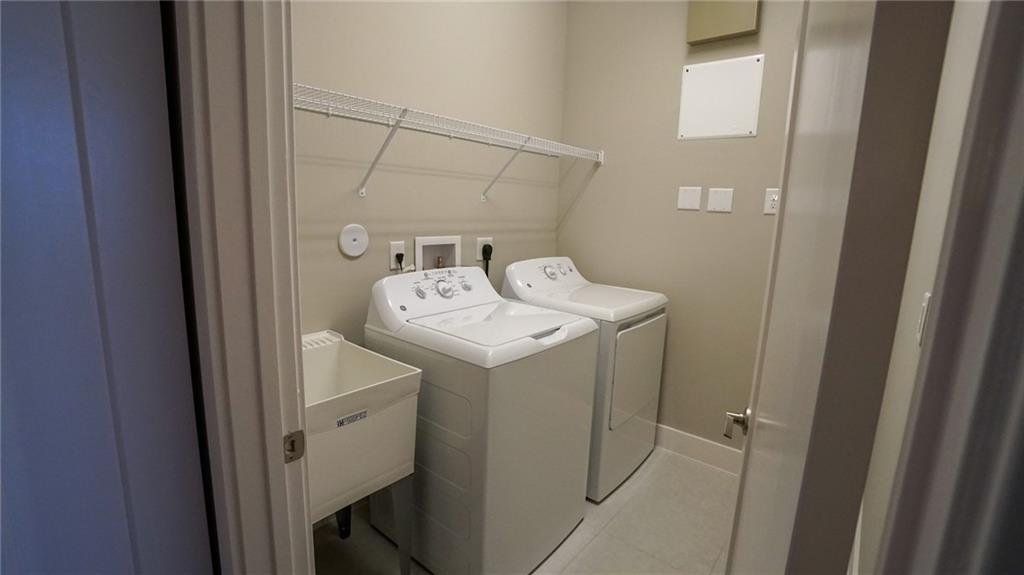 DAKOTA - Residential Lease