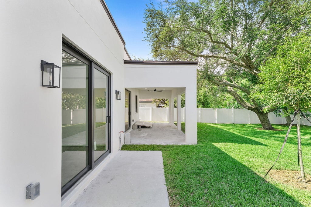 Photo of 478 NW 1st Avenue, Deerfield Beach, FL 33441 (MLS # B26031401)