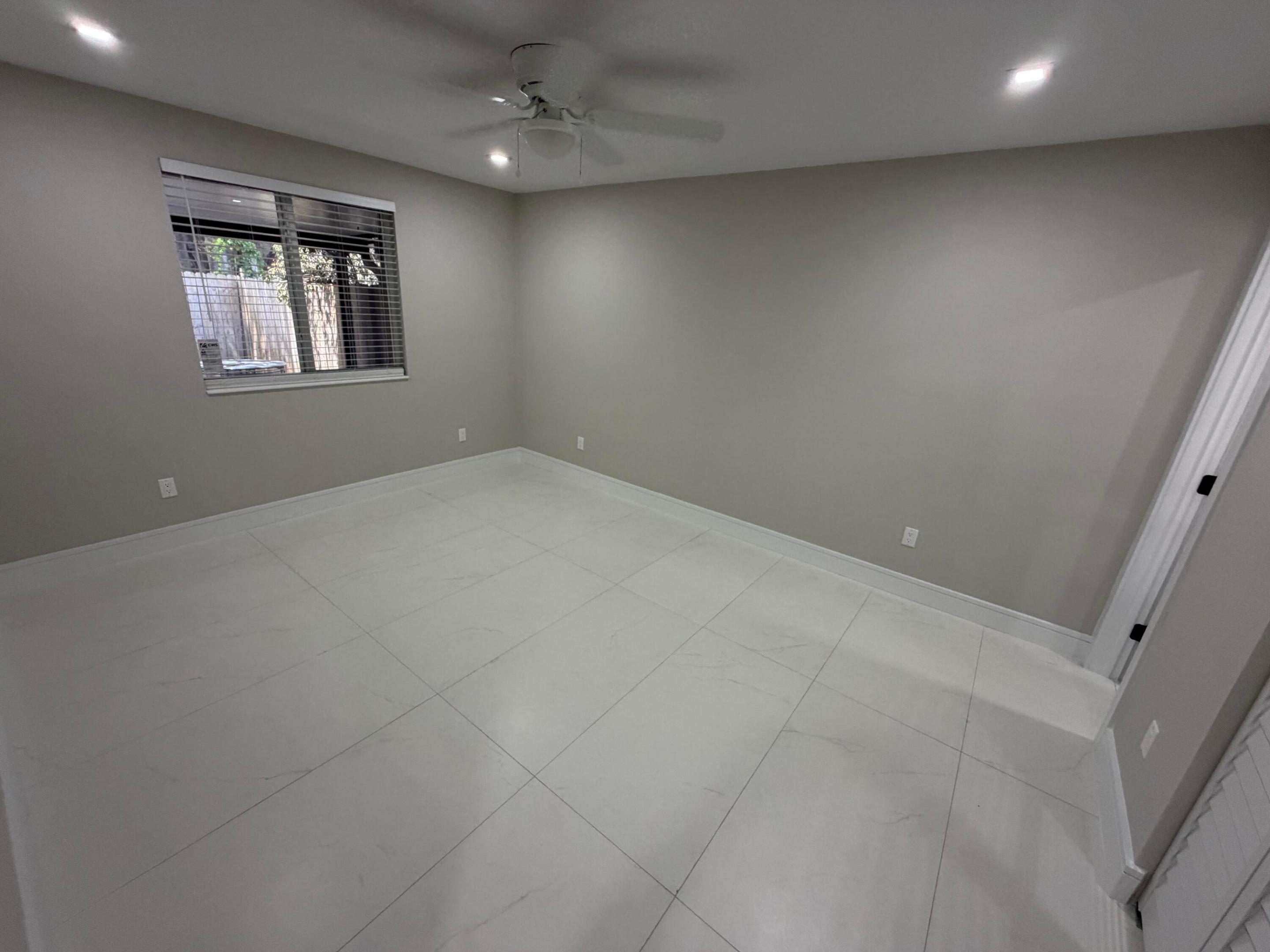 LAKE ISLAND - Residential