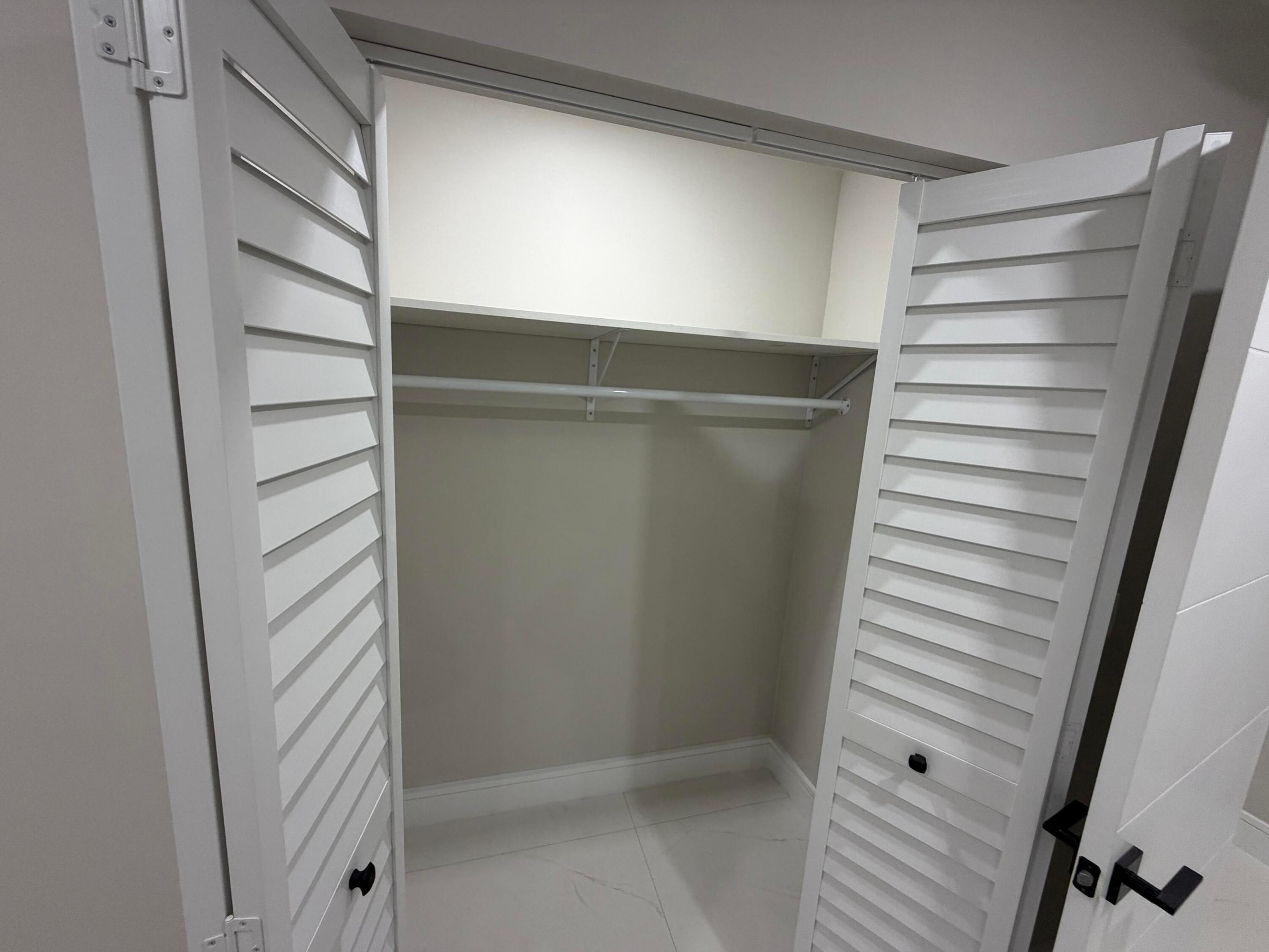 LAKE ISLAND - Residential