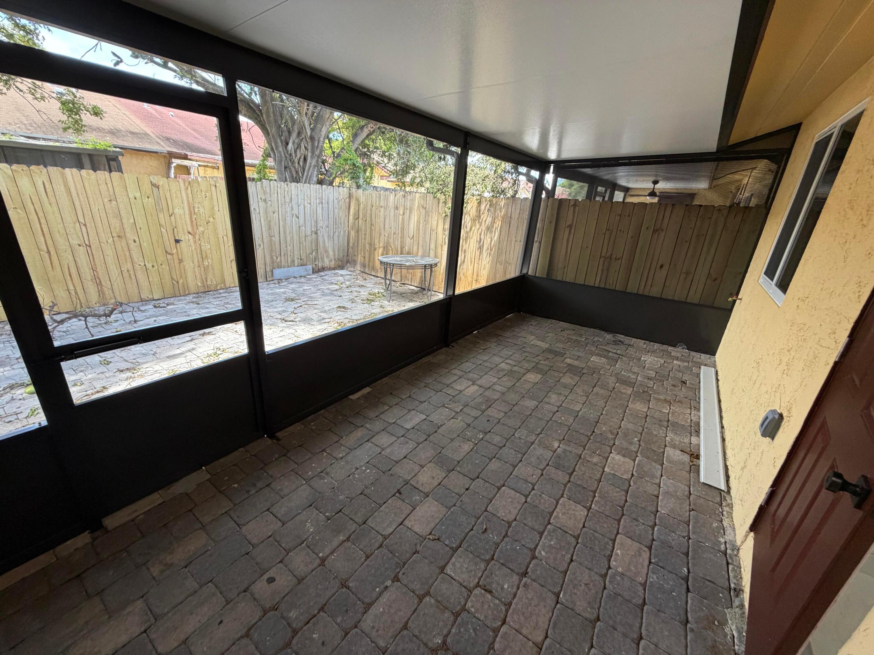 LAKE ISLAND - Residential