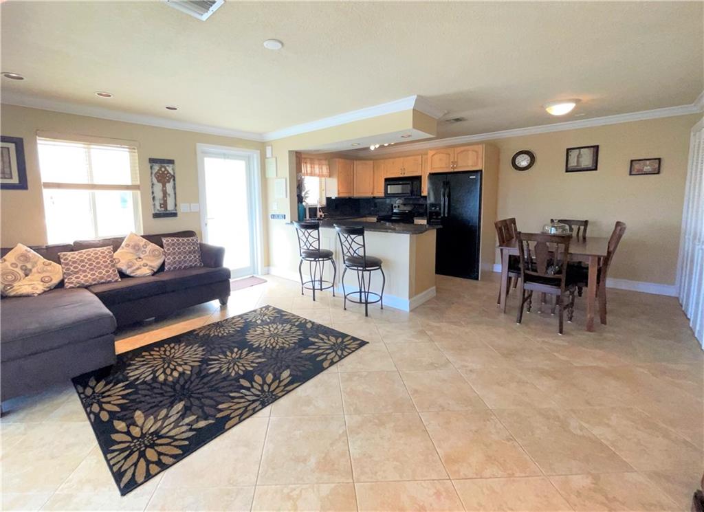SANTA BARBARA SHORES - Residential