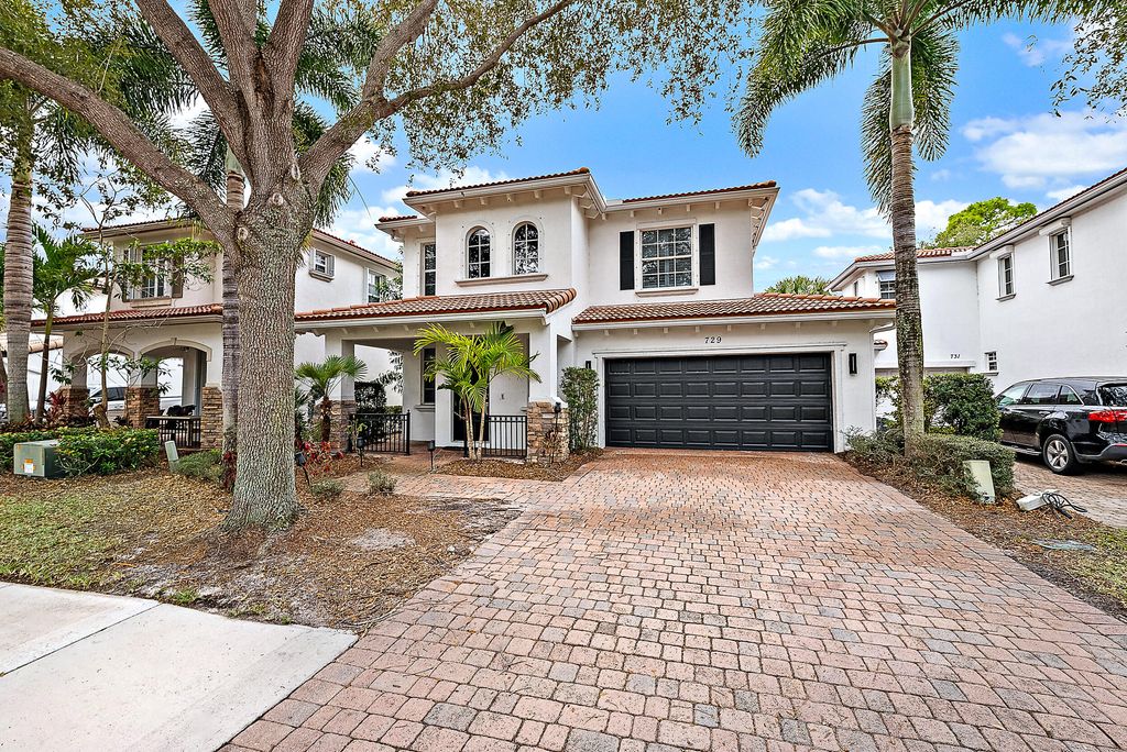 Photo of 729 Duchess Court, Palm Beach Gardens, FL 33410 (MLS # R11162014)