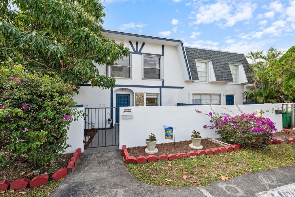 Photo of 6776 SW 39th Court #76, Fort Lauderdale, FL 33314 (MLS # F10490419)