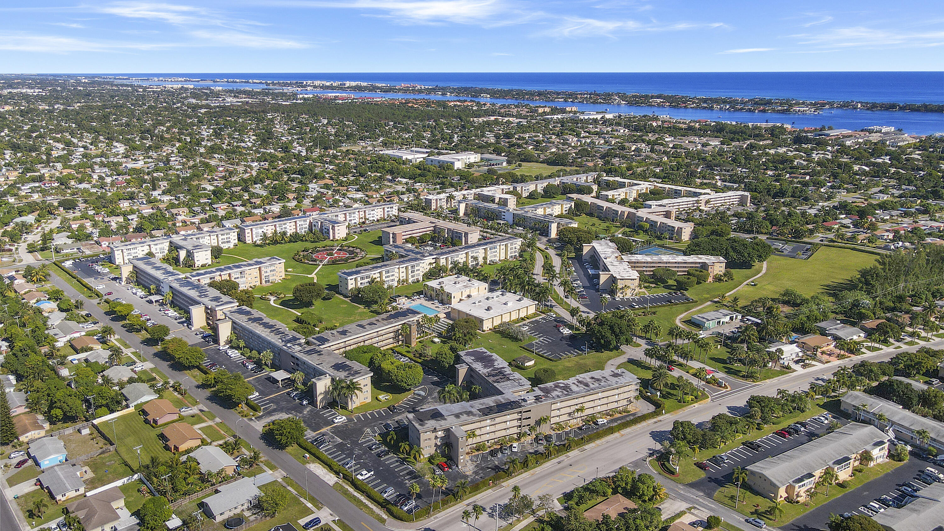 VILLAGE ROYALE - Residential