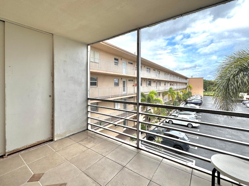 VILLAGE ROYALE - Residential