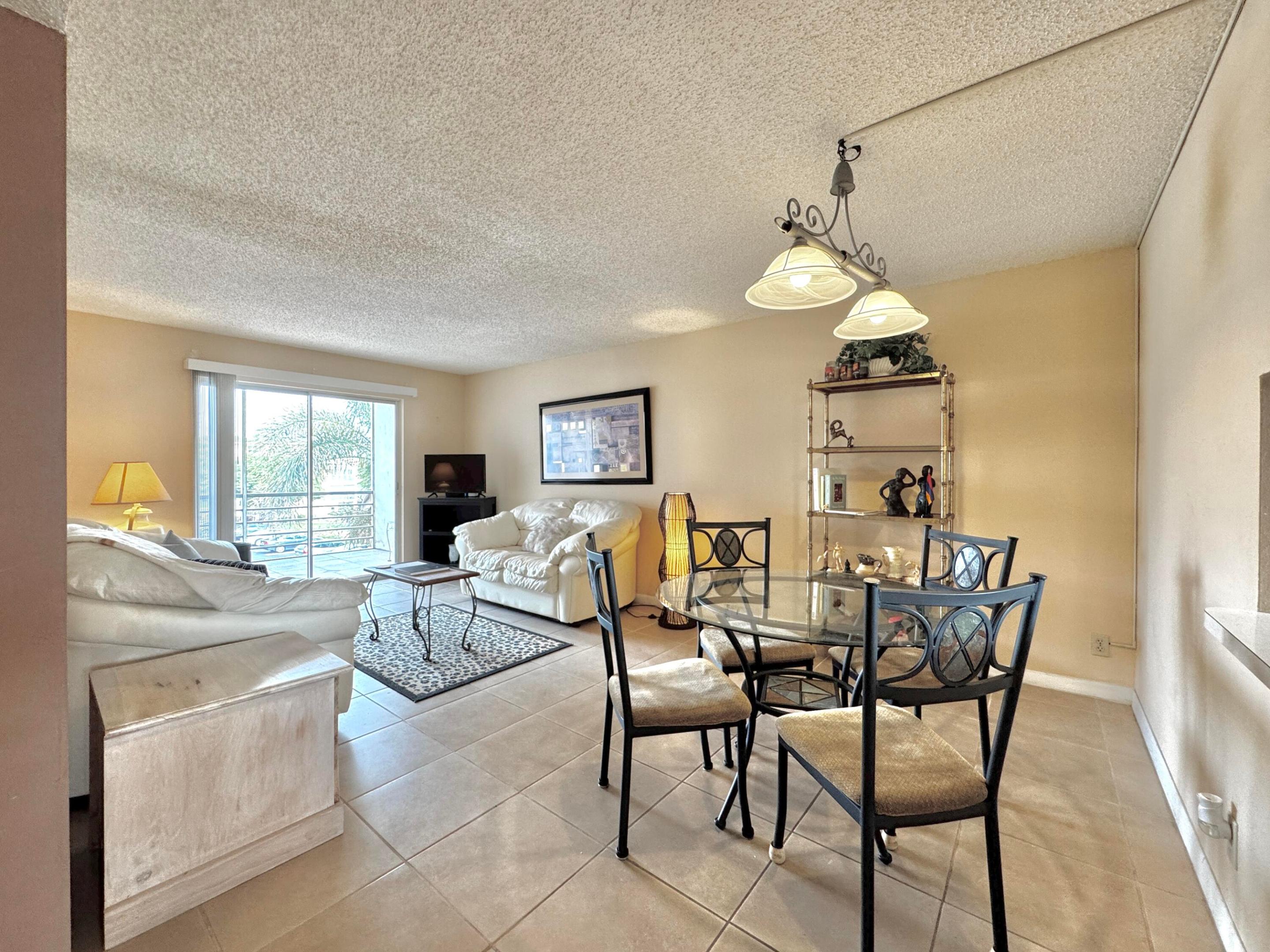 VILLAGE ROYALE - Residential