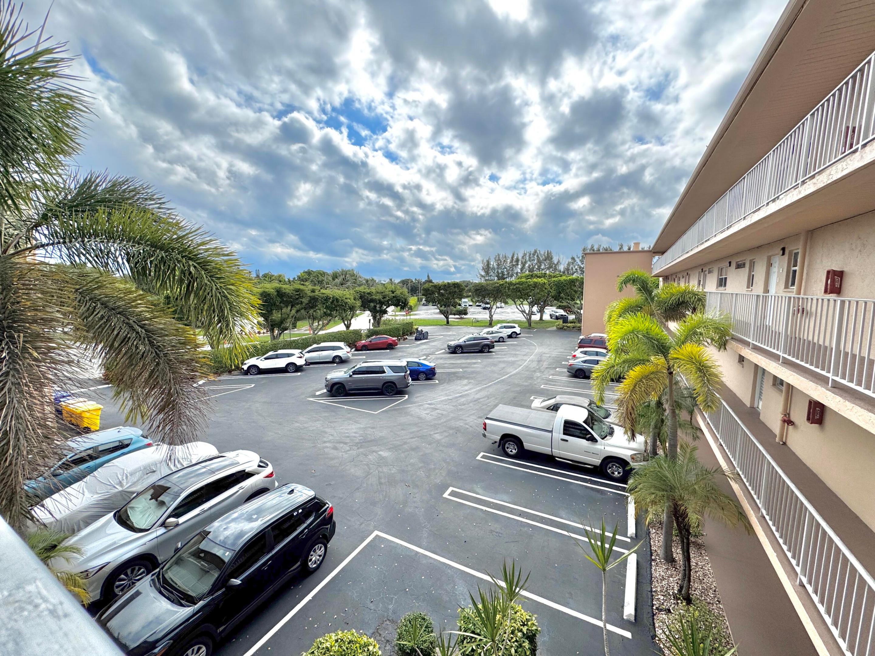 VILLAGE ROYALE - Residential