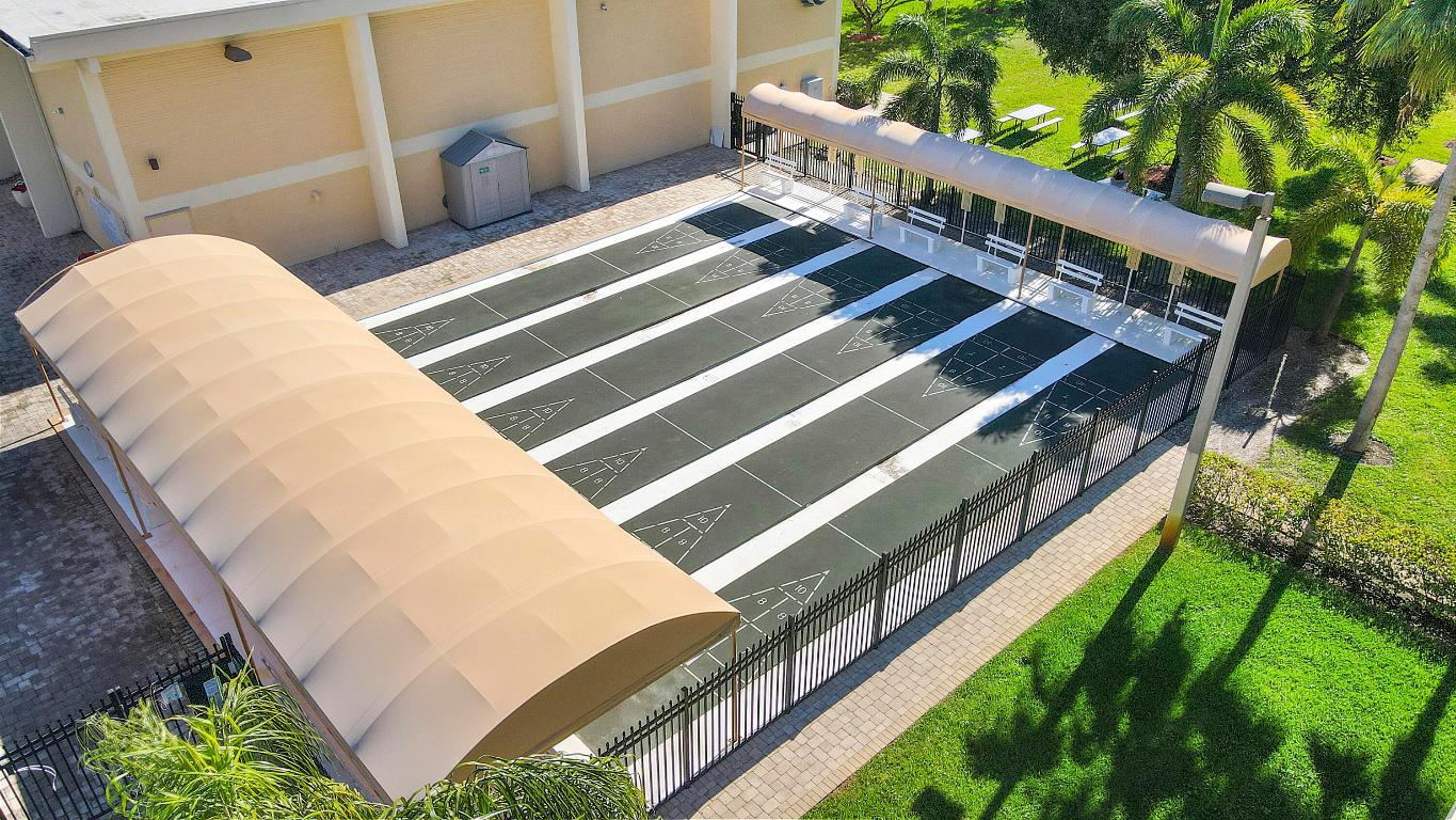 VILLAGE ROYALE - Residential