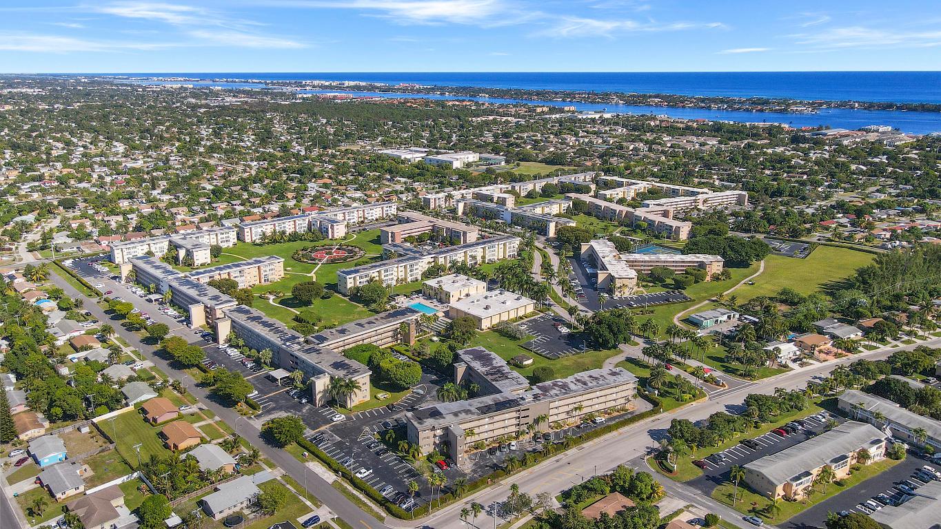 VILLAGE ROYALE - Residential