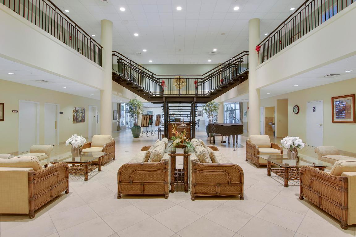 VILLAGE ROYALE - Residential