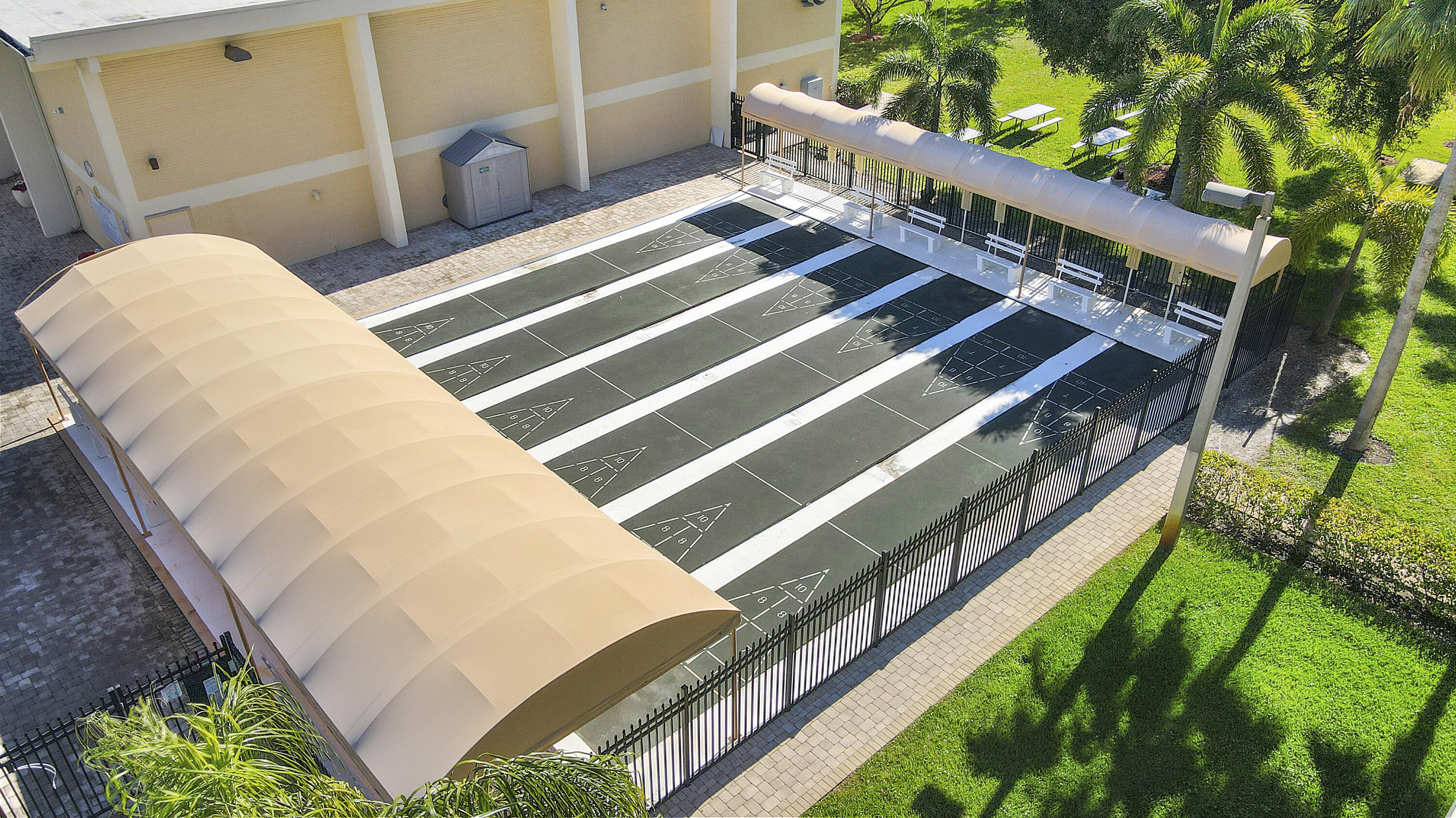 VILLAGE ROYALE - Residential