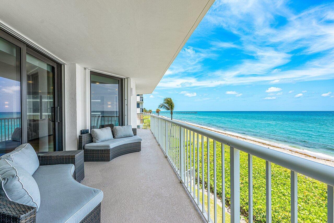 ENCLAVE OF PALM BEACH COND DECL FILED 2-12-85 IN - Residential