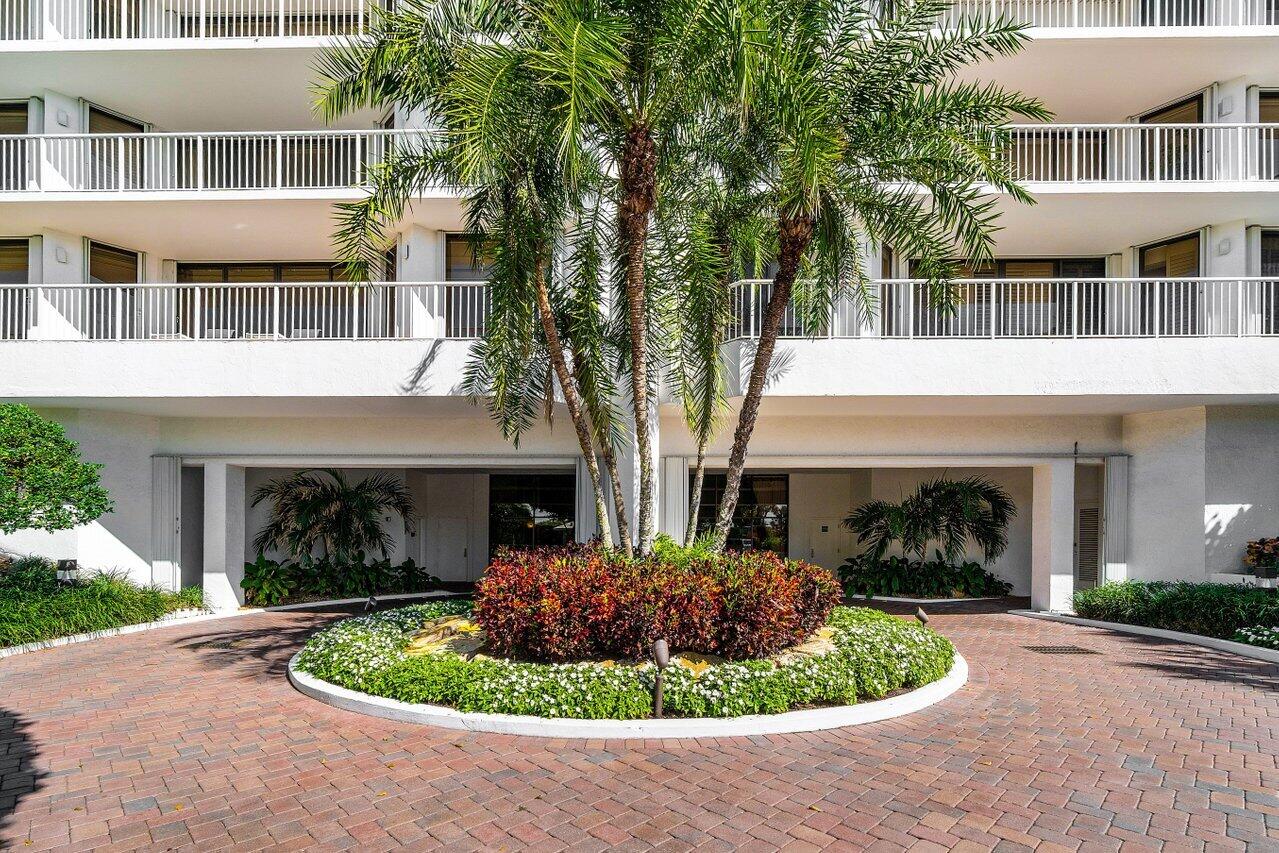 ENCLAVE OF PALM BEACH COND DECL FILED 2-12-85 IN - Residential