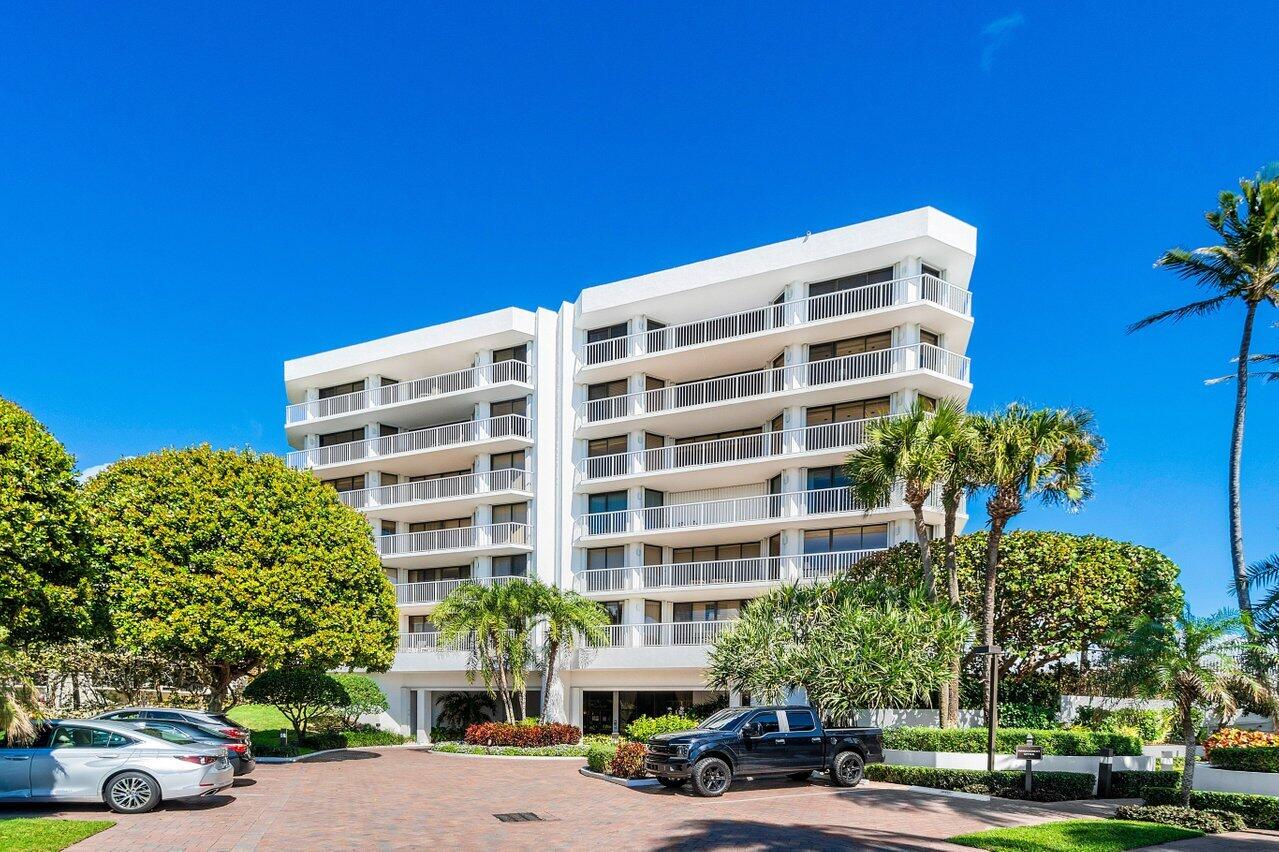 ENCLAVE OF PALM BEACH COND DECL FILED 2-12-85 IN - Residential