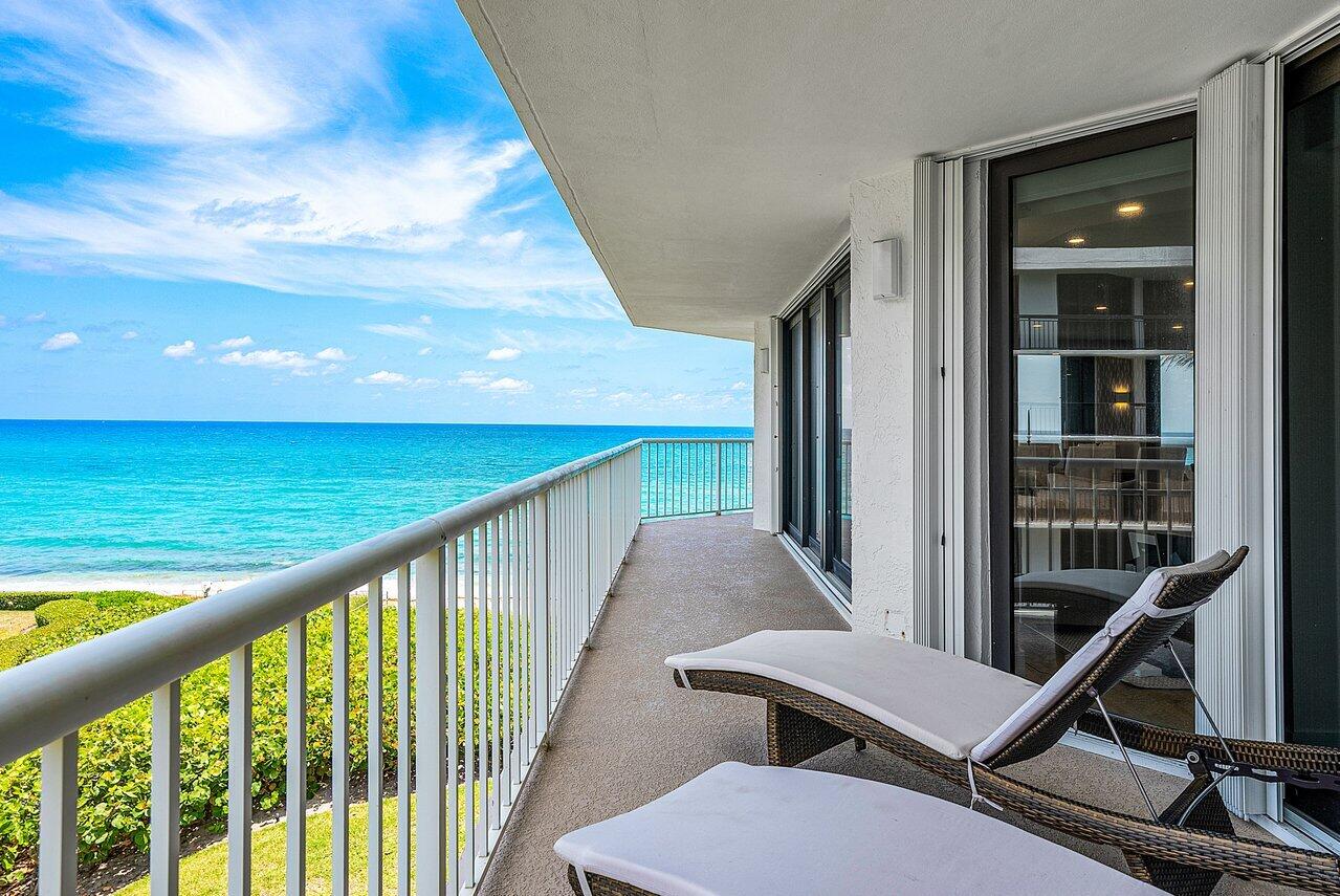 ENCLAVE OF PALM BEACH COND DECL FILED 2-12-85 IN - Residential