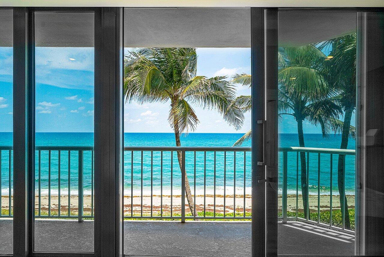 ENCLAVE OF PALM BEACH COND DECL FILED 2-12-85 IN - Residential