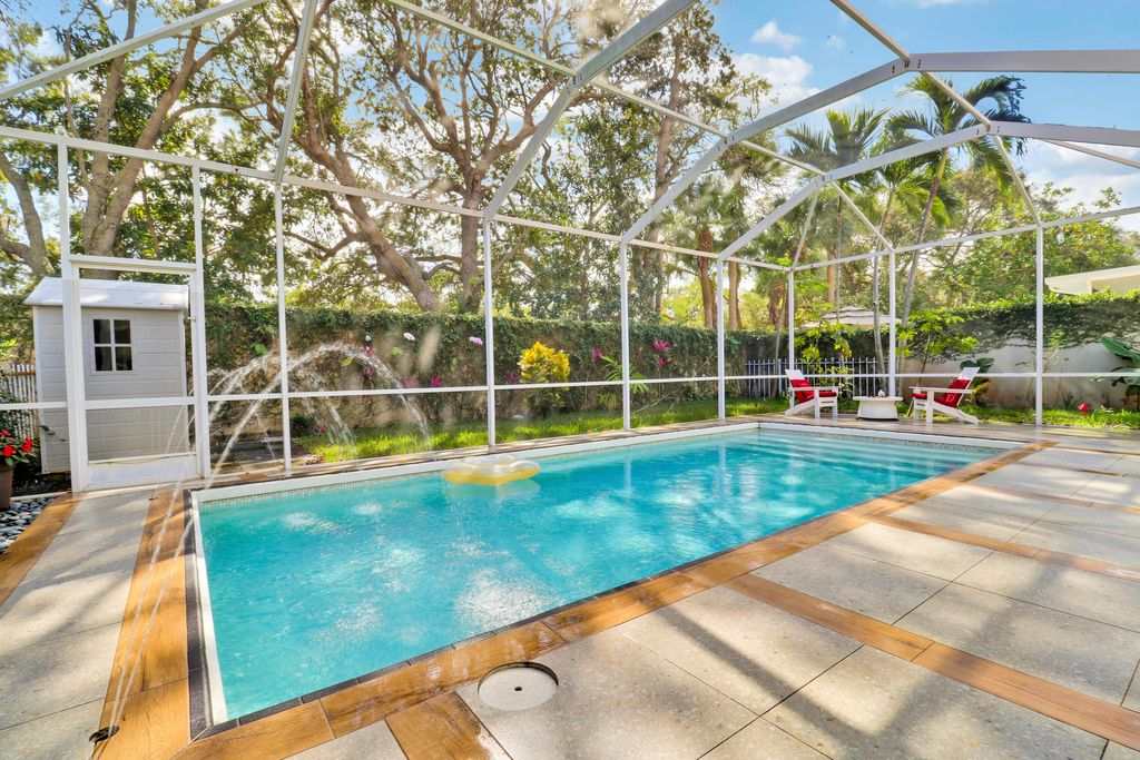 Photo of 387 Kelsey Park Drive, Palm Beach Gardens, FL 33410 (MLS # B26015566)