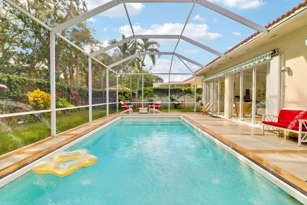Photo of 387 Kelsey Park Drive, Palm Beach Gardens, FL 33410 (MLS # B26015566)