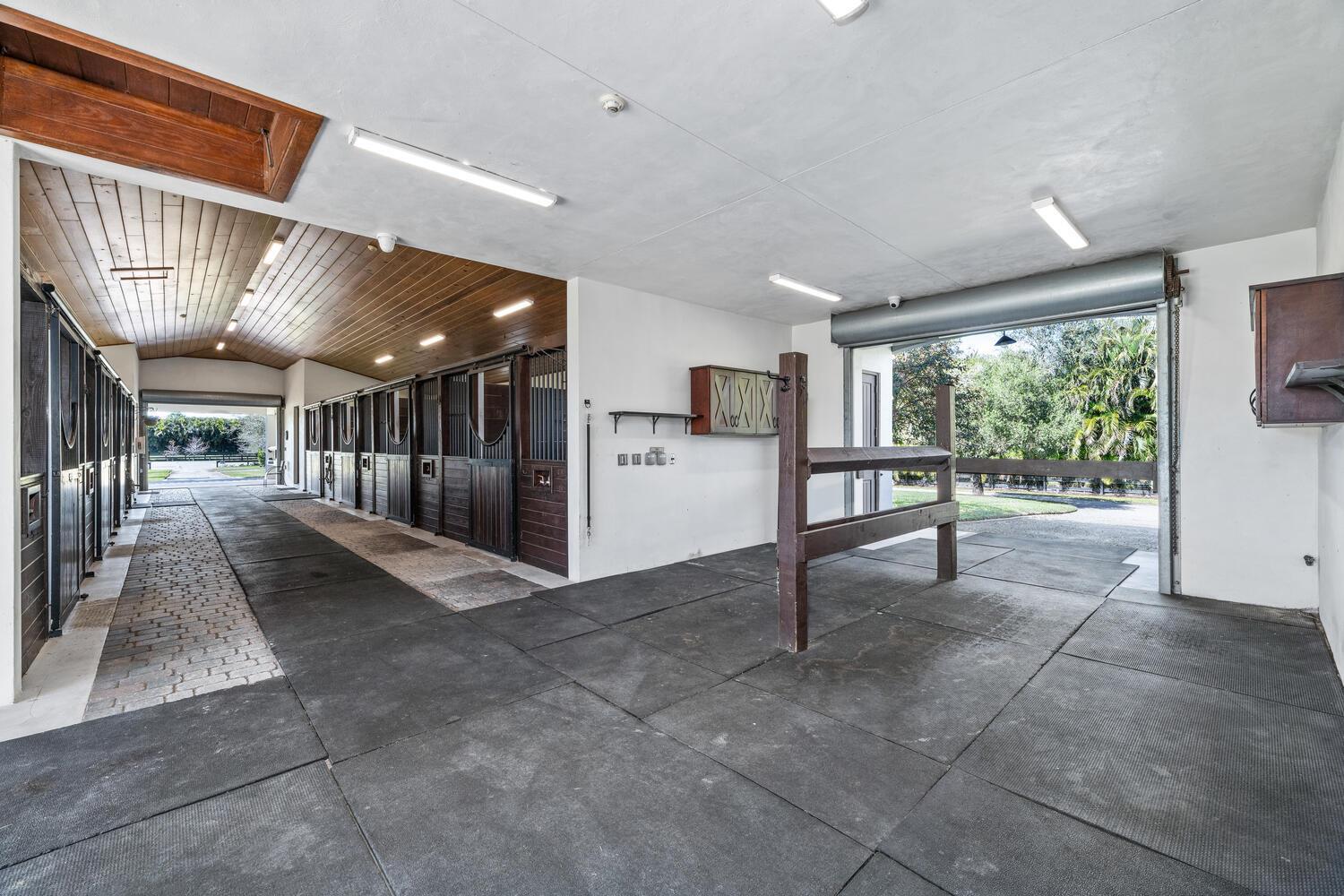 PALM BEACH POINT EAST - Residential