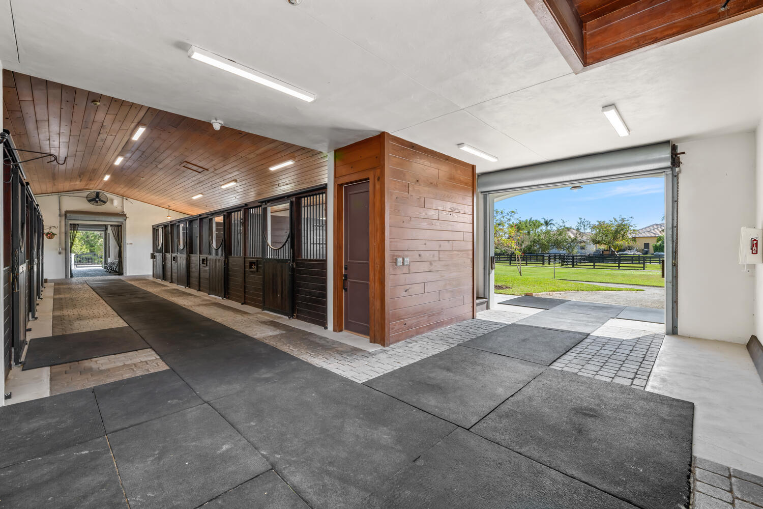 PALM BEACH POINT EAST - Residential