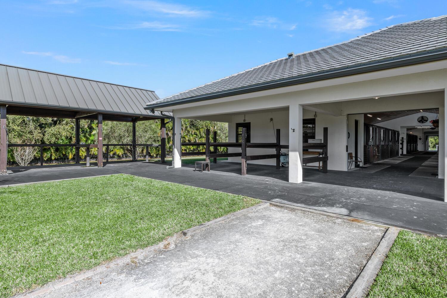 PALM BEACH POINT EAST - Residential