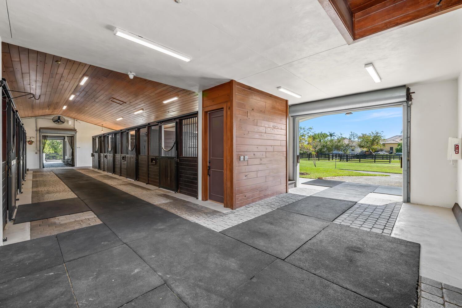 PALM BEACH POINT EAST - Residential