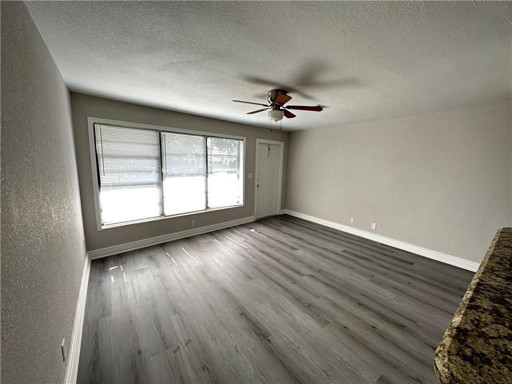 Cresthaven 5 40-4 B - Residential