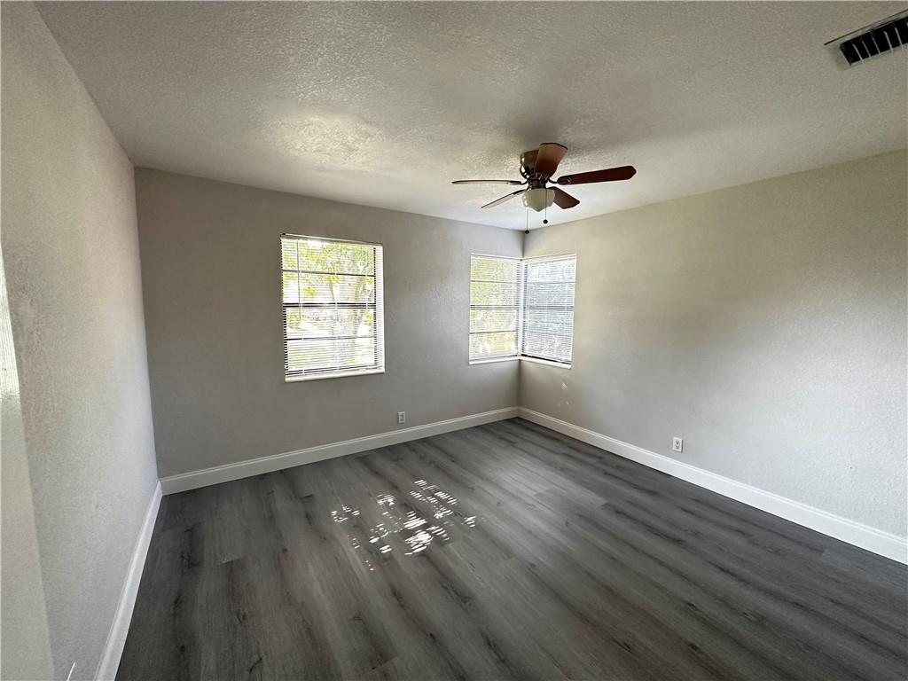 Cresthaven 5 40-4 B - Residential