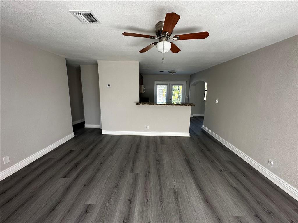 Cresthaven 5 40-4 B - Residential