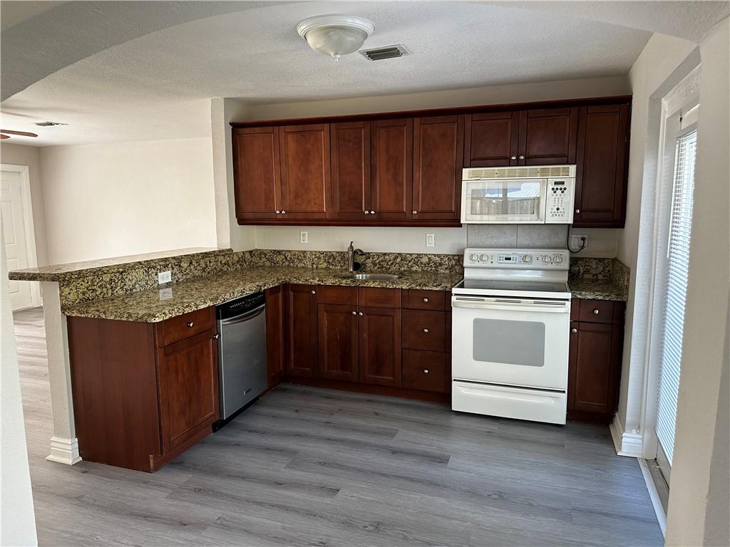 Cresthaven 5 40-4 B - Residential