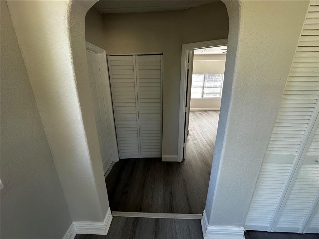 Cresthaven 5 40-4 B - Residential