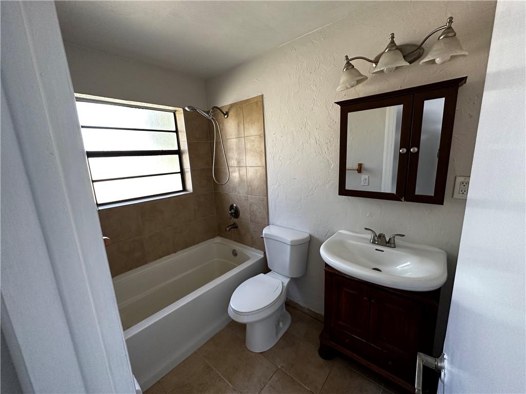 Cresthaven 5 40-4 B - Residential